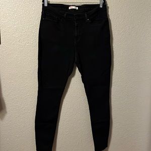 Signature Levi’s Strauss, mid rise skinny women’s black jeans, size 33